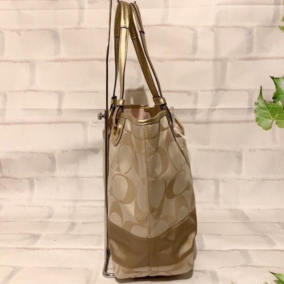🌺COACH F19565 🌺 LIGHT KHAKI GOLD SIGNATURE LOGO LARGE BECK TOTE MSRP $298 - Picture 4 of 5